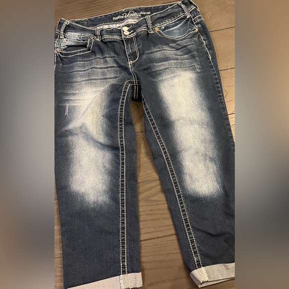 Vanity Denim - Women’s Vanity Premium Collection Mid-Rise Jeans Dark Washed Cropped Size 14